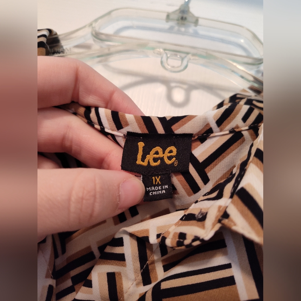 Black and Tan Patterned Button-Up Blouse by Lee - Picture 5 of 13